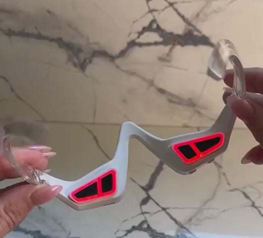 מכשיר טיפוח עיניים בטכנולוגיית מיקרו־זרם ו־LED אדום